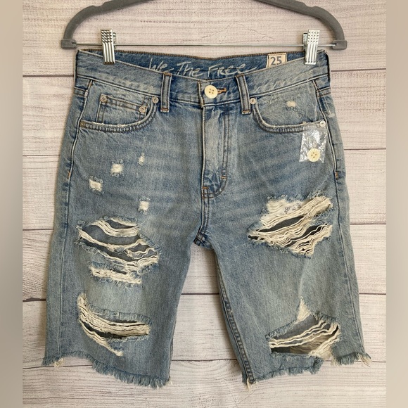 We The Free | NWOT Caroline Bermuda Distressed Denim Shorts - Picture 2 of 11